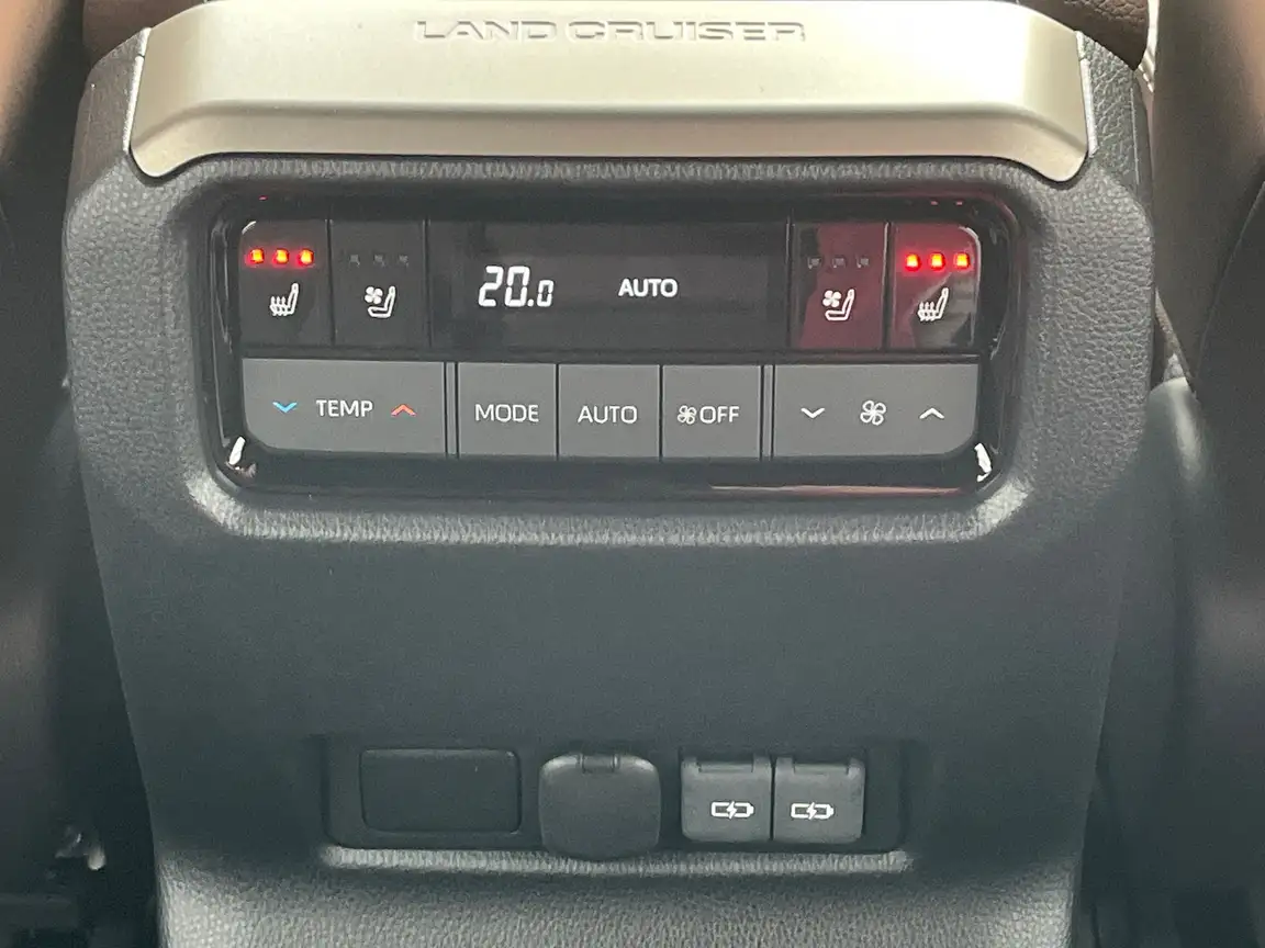 TOYOTA LAND CRUISER