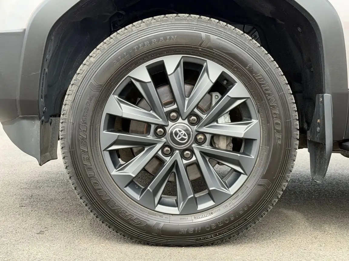 TOYOTA LAND CRUISER