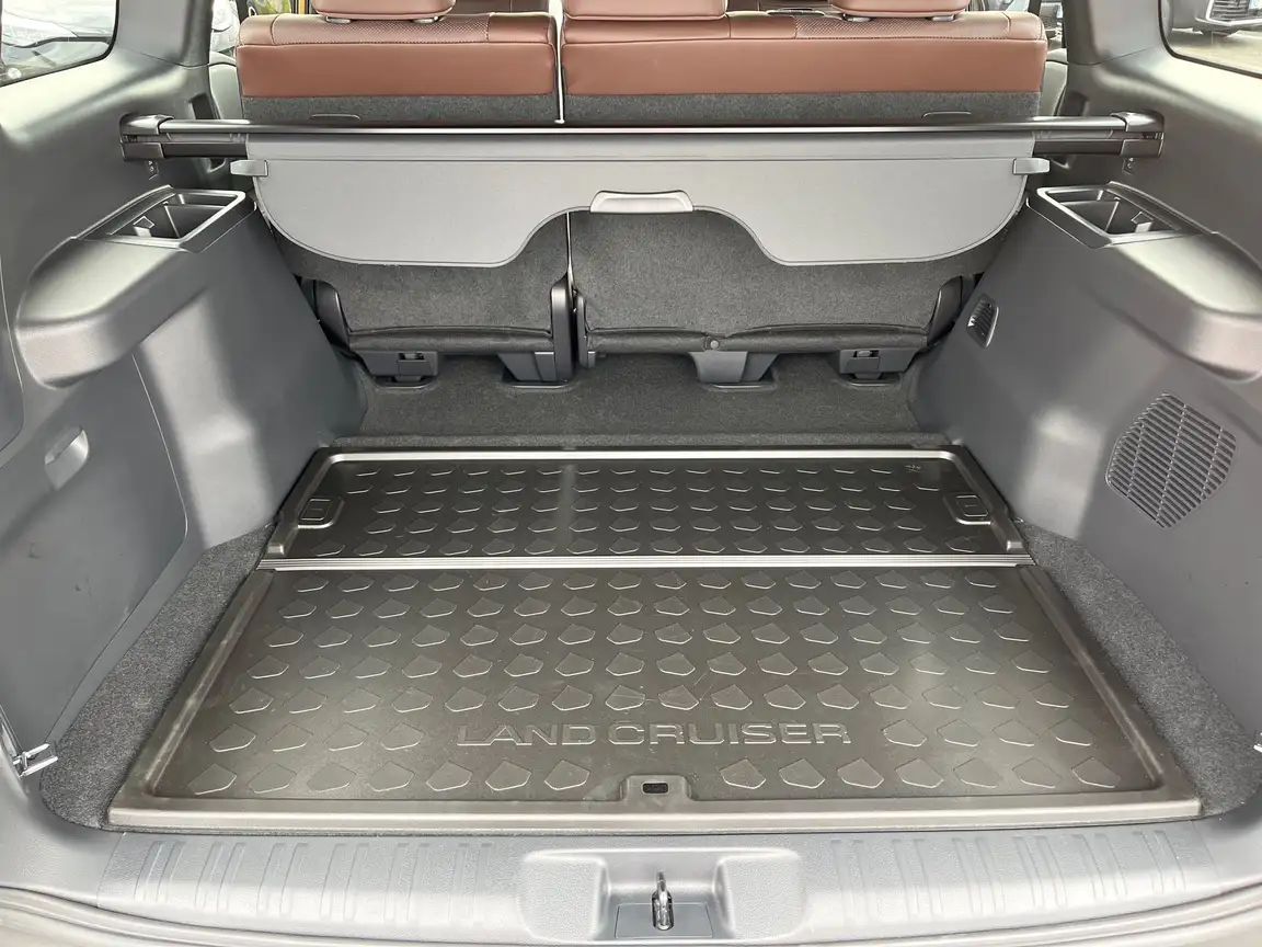 TOYOTA LAND CRUISER