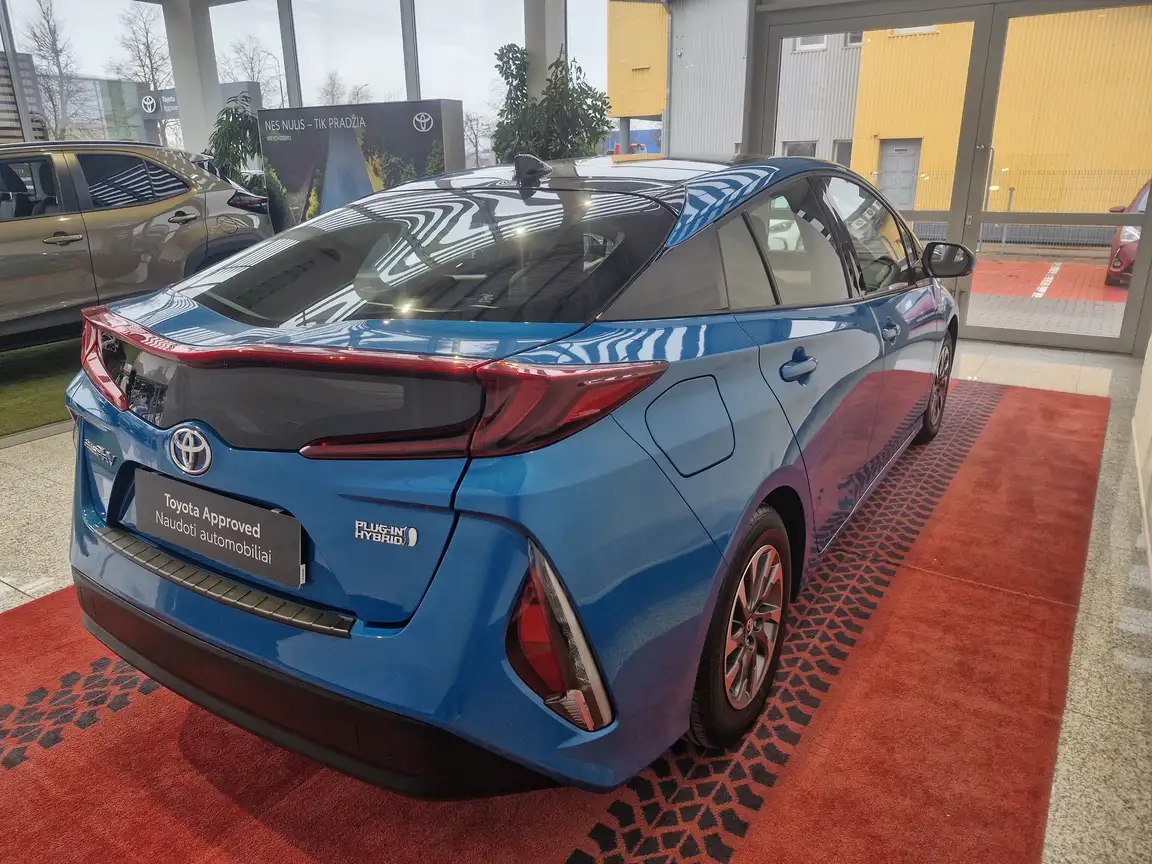 TOYOTA PRIUS