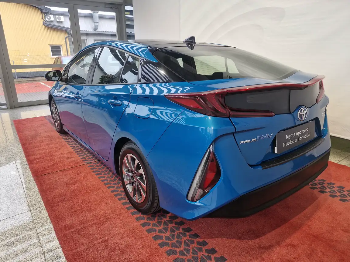 TOYOTA PRIUS