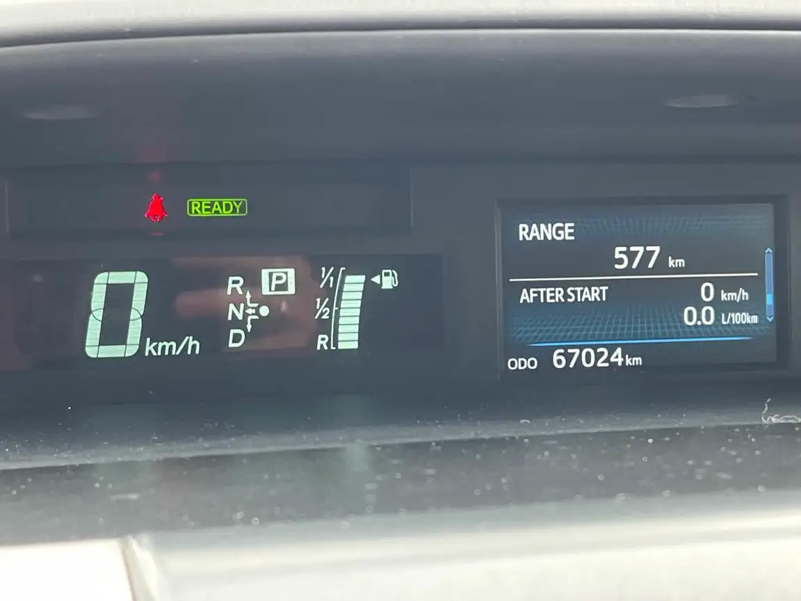 TOYOTA PRIUS