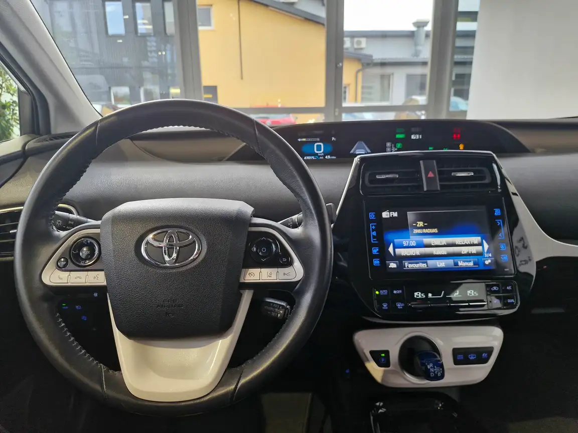 TOYOTA PRIUS