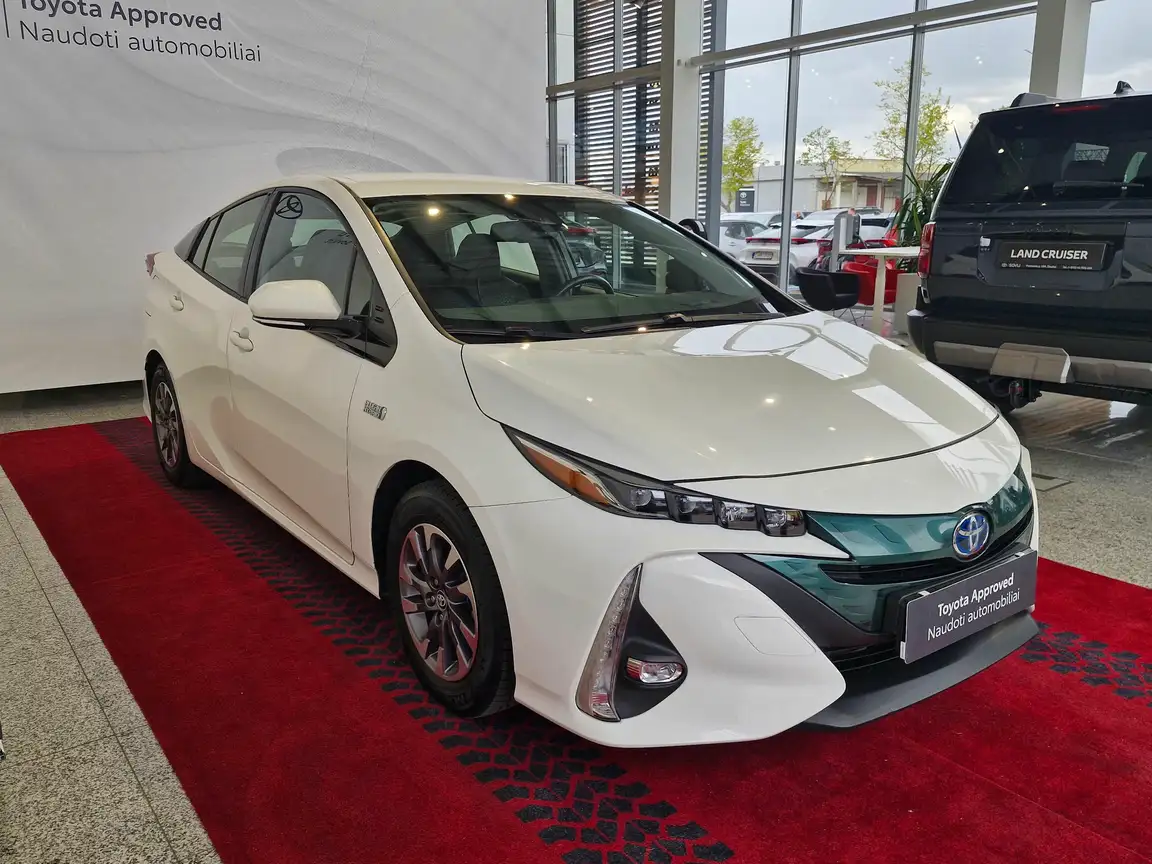 TOYOTA PRIUS