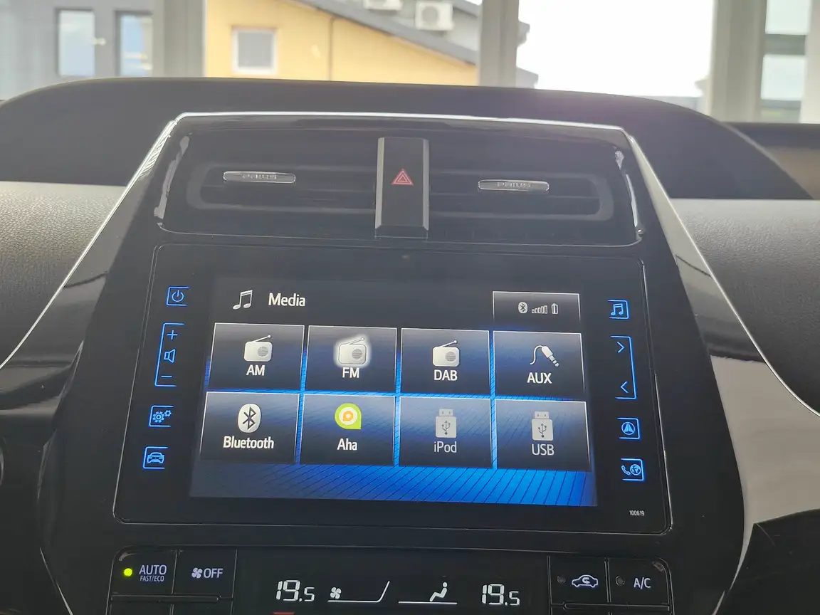 TOYOTA PRIUS