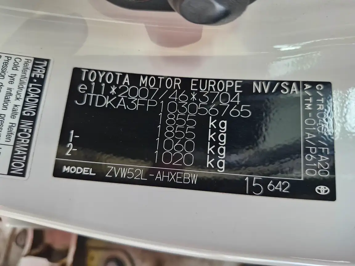 TOYOTA PRIUS