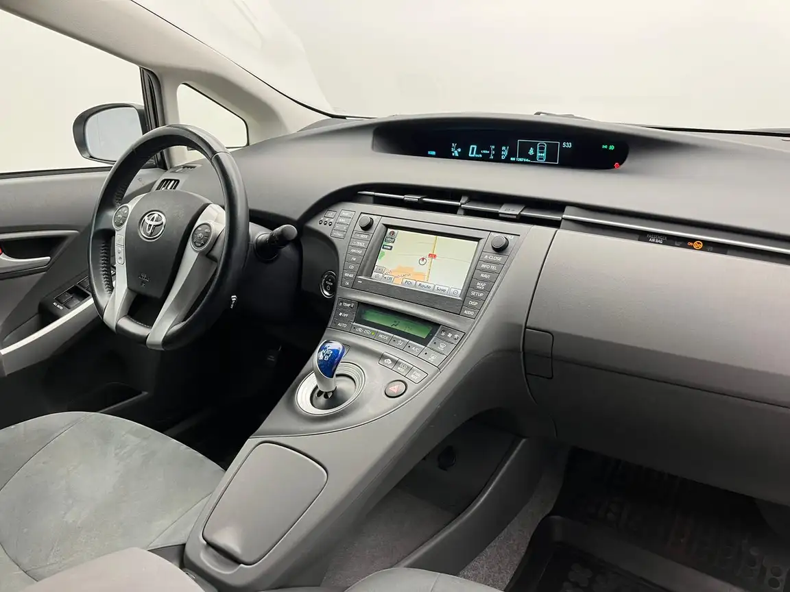 TOYOTA PRIUS