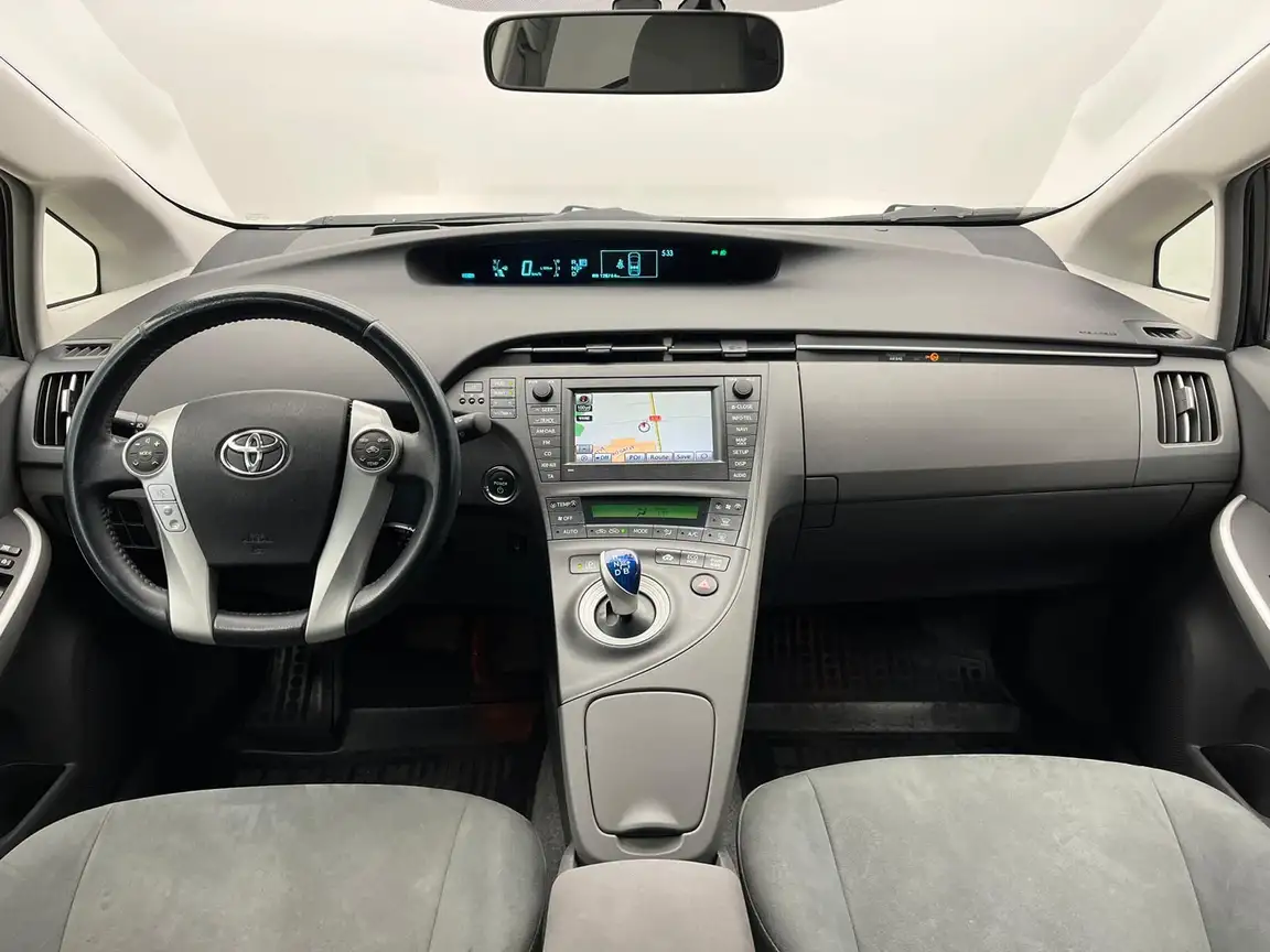 TOYOTA PRIUS