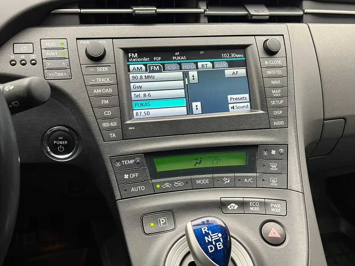 TOYOTA PRIUS