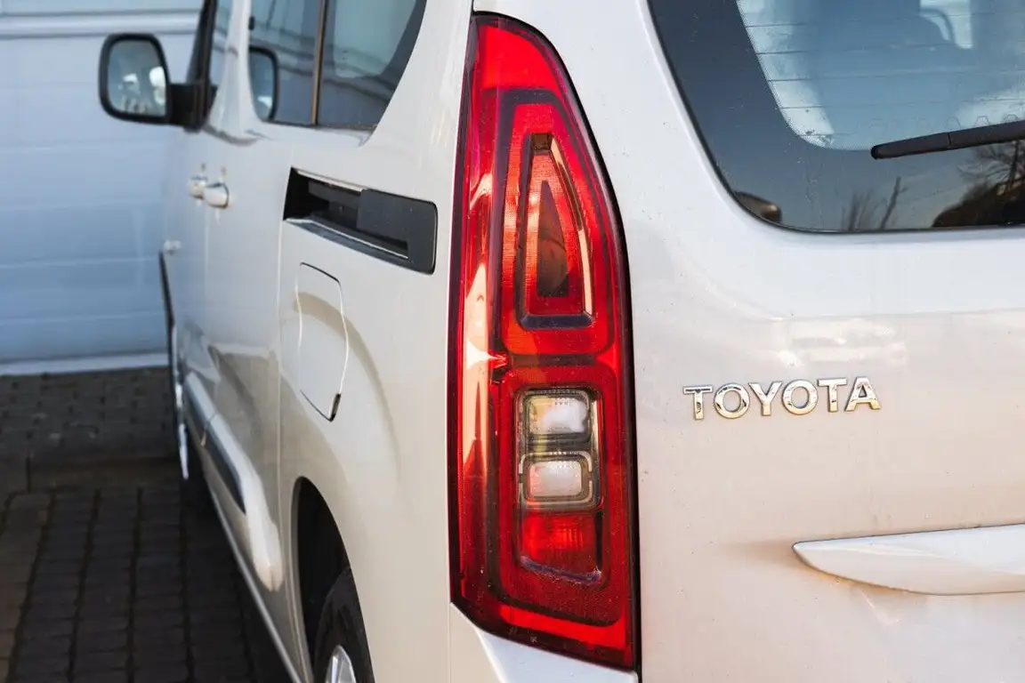 TOYOTA PROACE