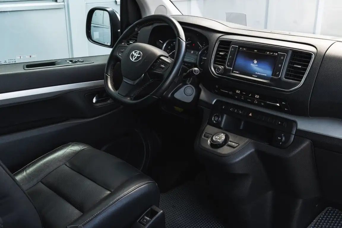 TOYOTA PROACE
