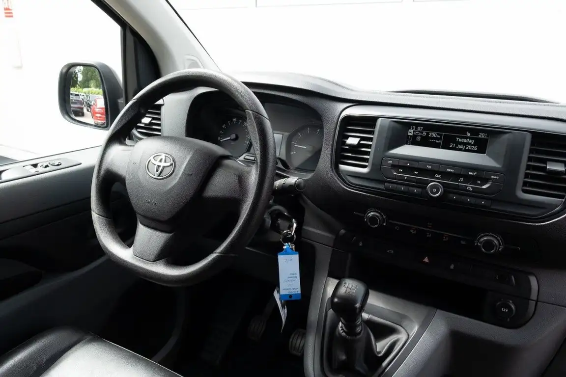 TOYOTA PROACE