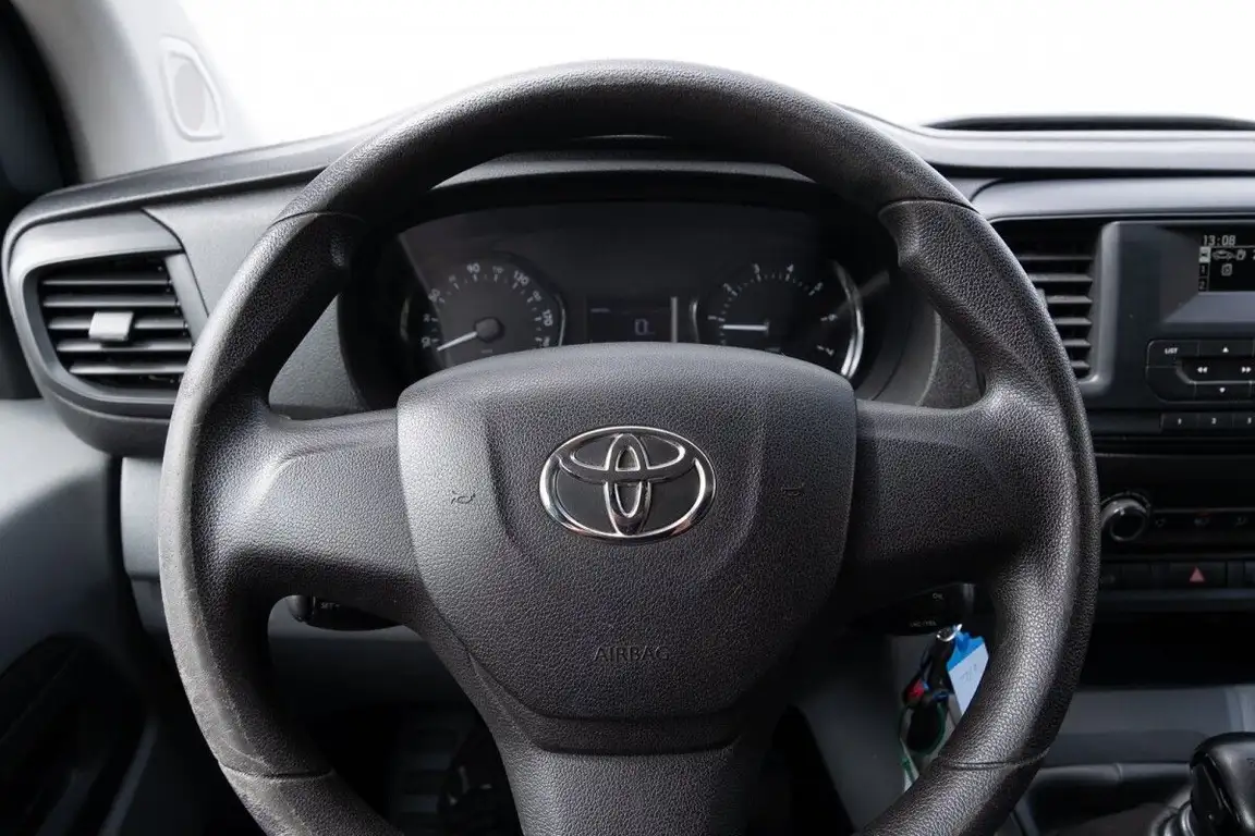 TOYOTA PROACE