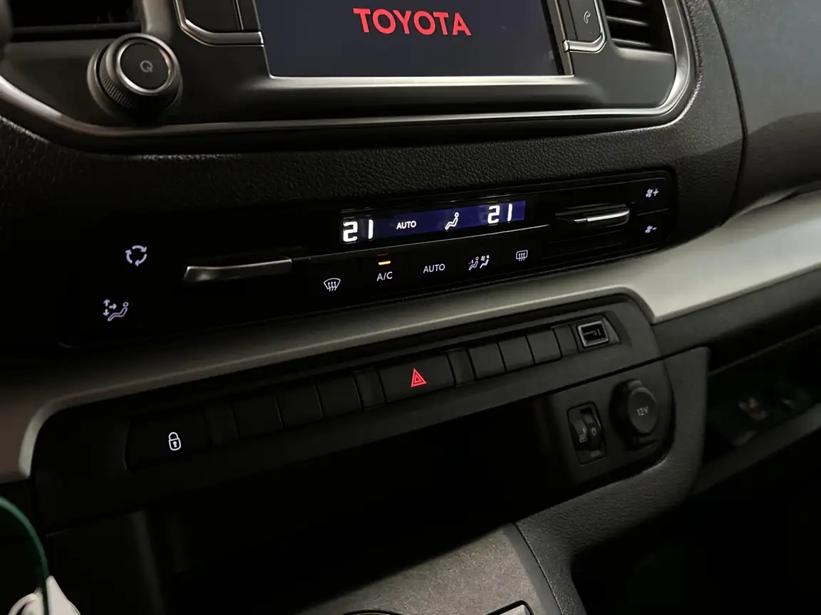 TOYOTA PROACE