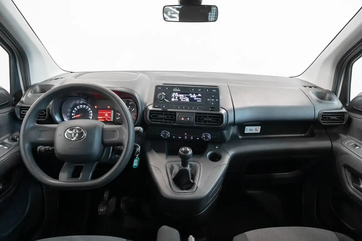 TOYOTA PROACE