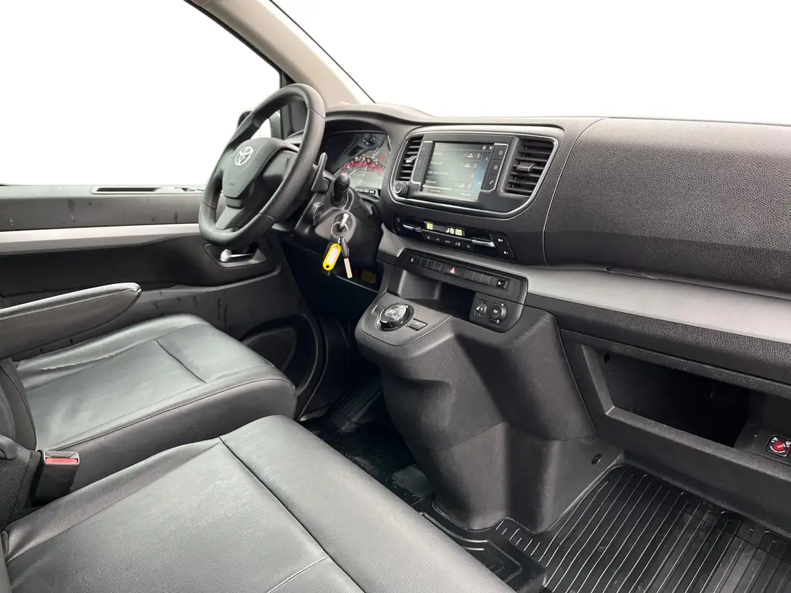 TOYOTA PROACE