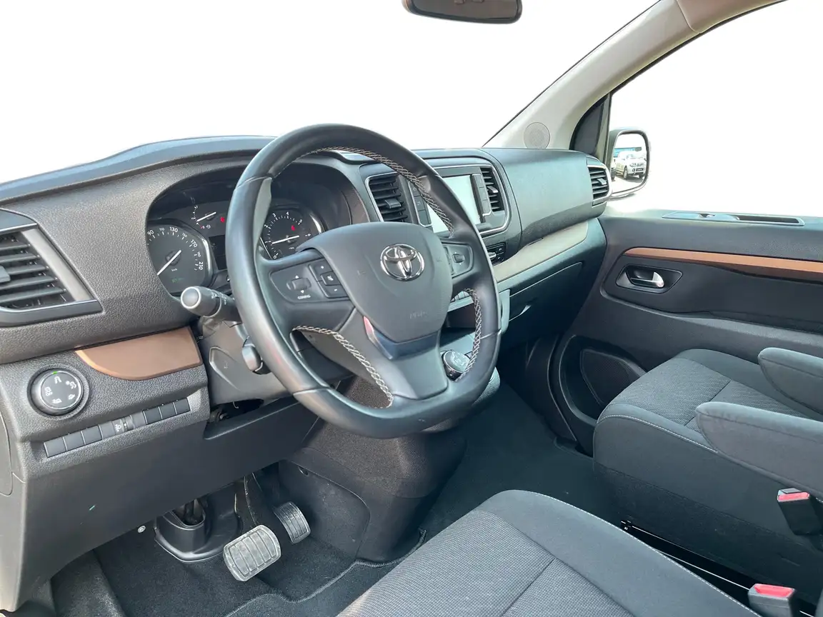 TOYOTA PROACE
