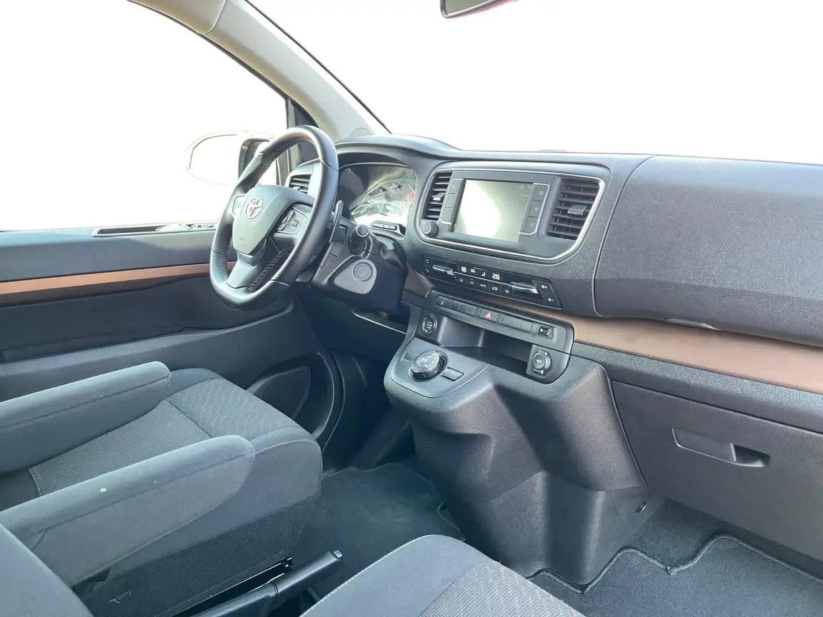 TOYOTA PROACE
