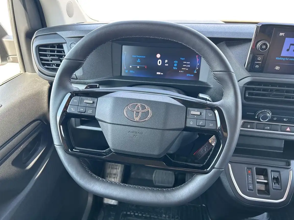 TOYOTA PROACE