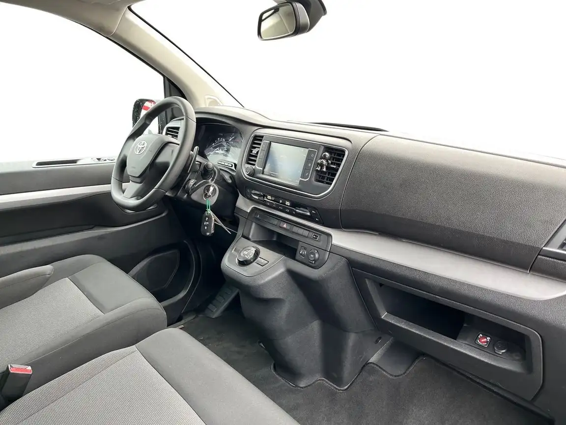 TOYOTA PROACE