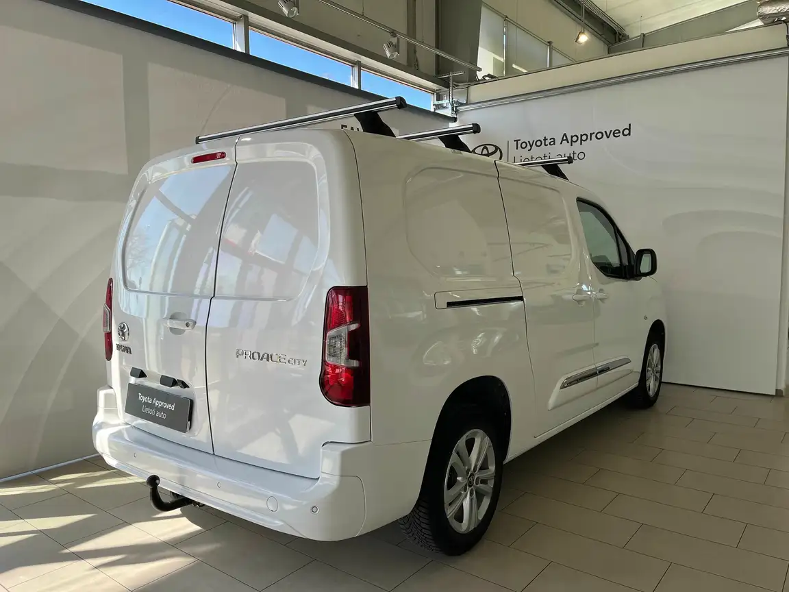 TOYOTA PROACE
