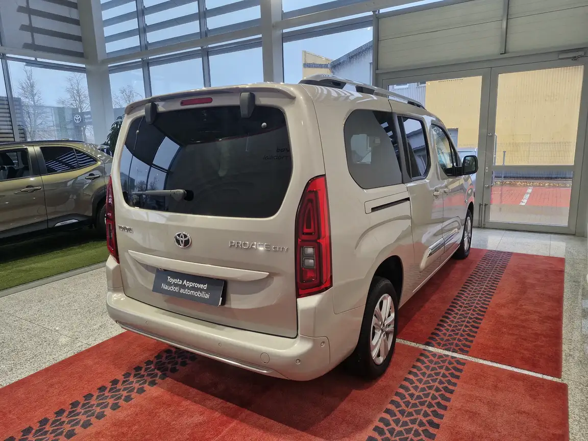 TOYOTA PROACE