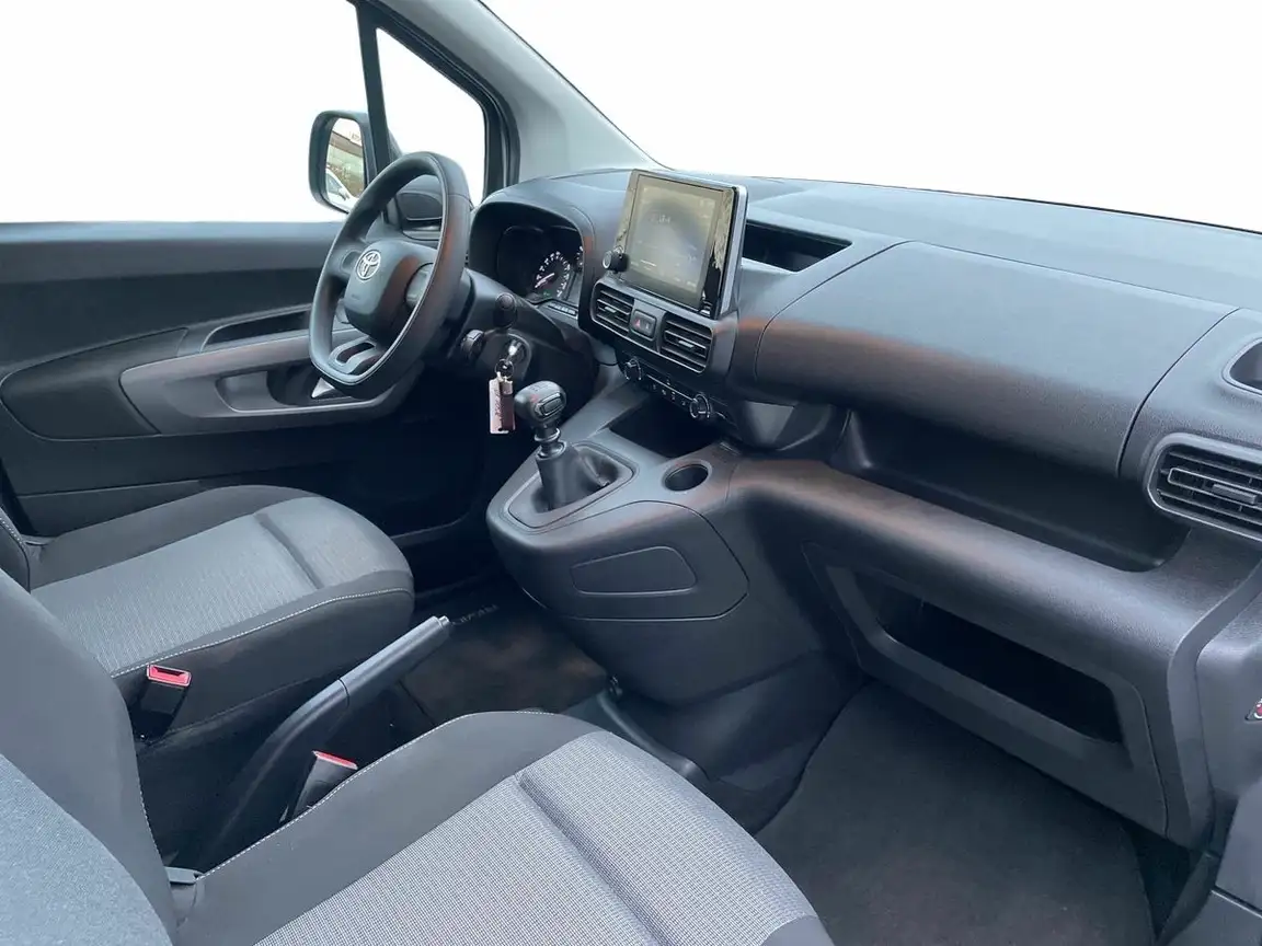 TOYOTA PROACE