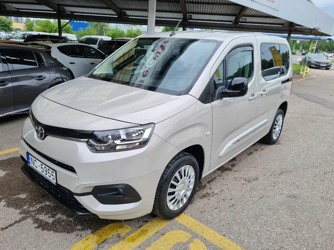 TOYOTA PROACE