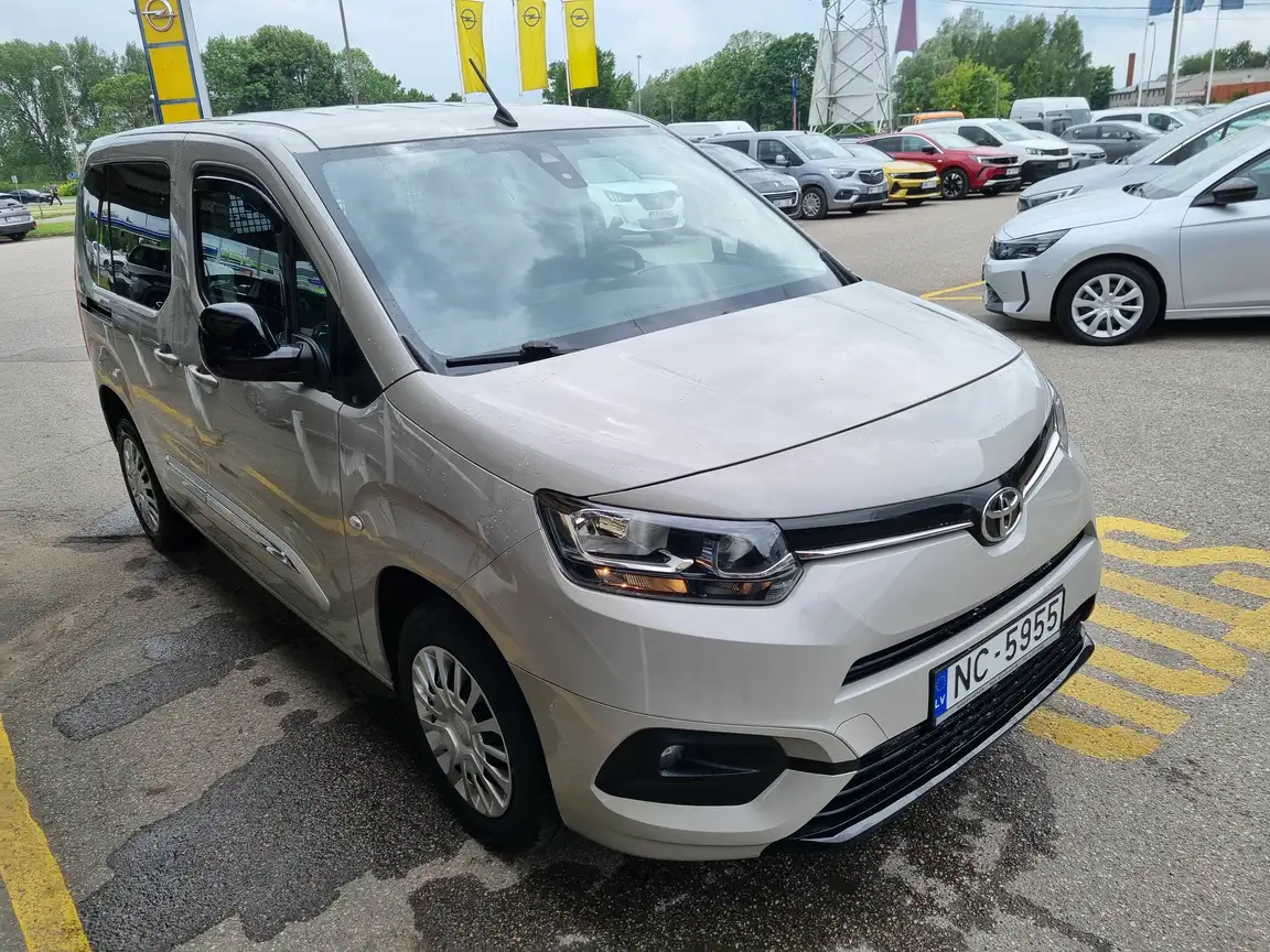 TOYOTA PROACE