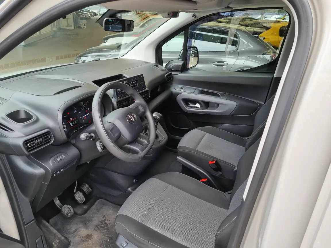 TOYOTA PROACE