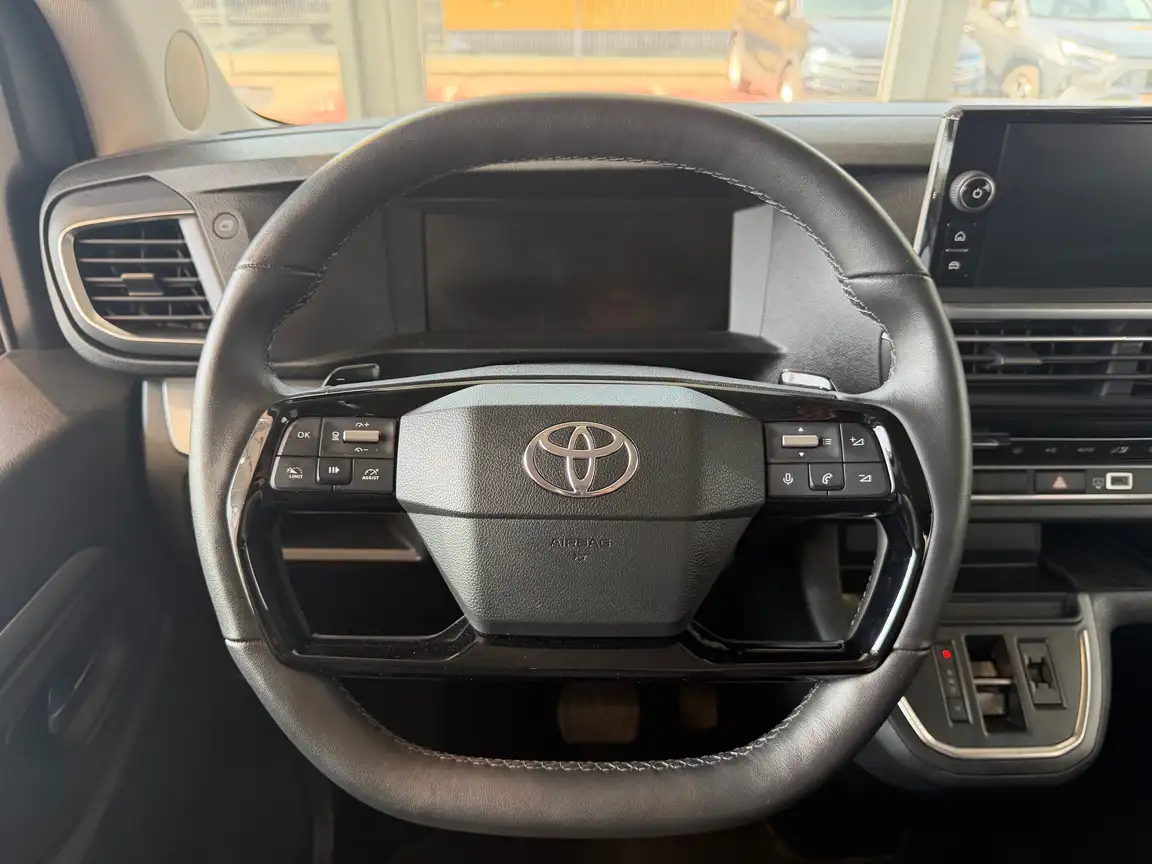 TOYOTA PROACE