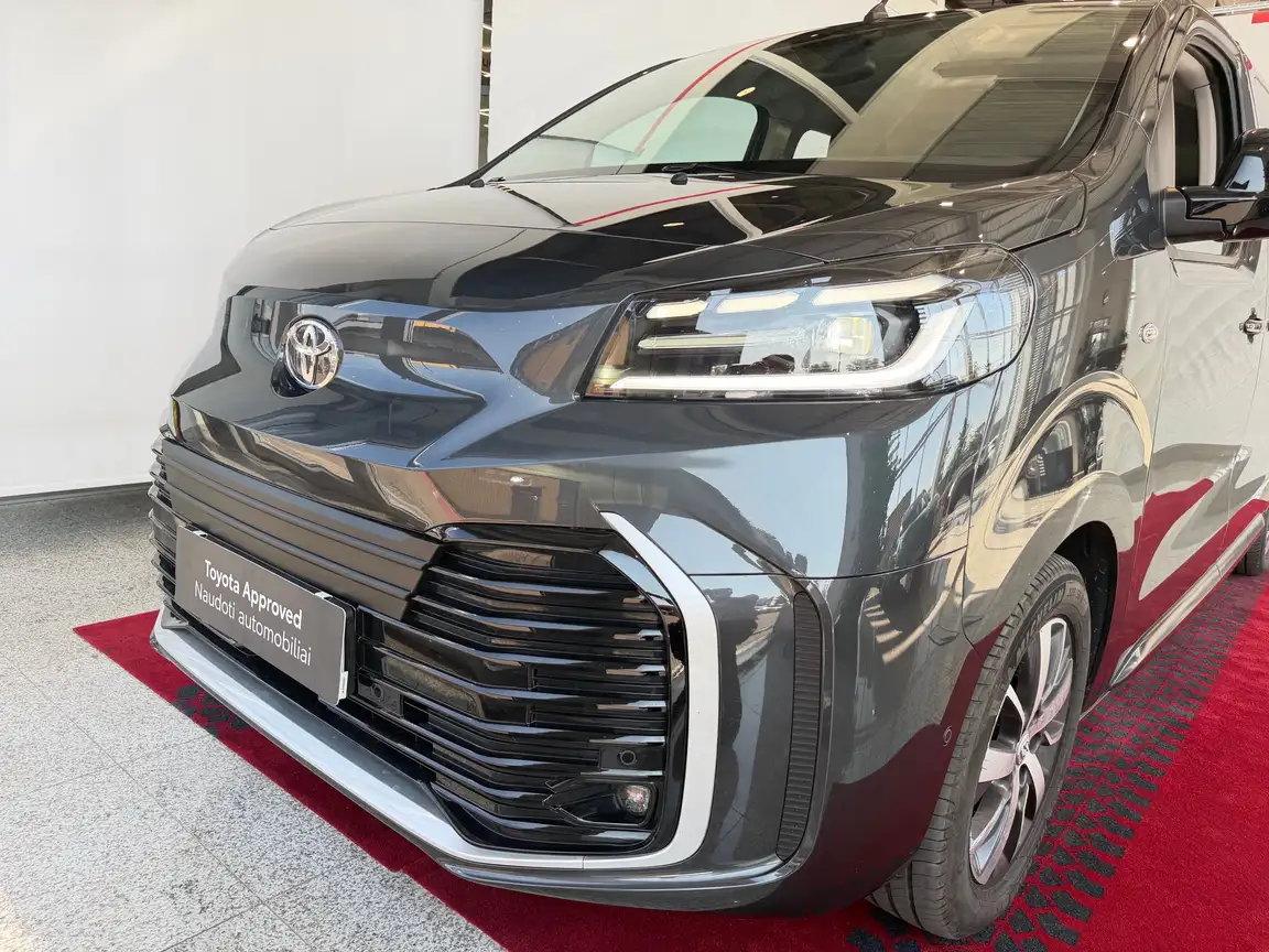 TOYOTA PROACE