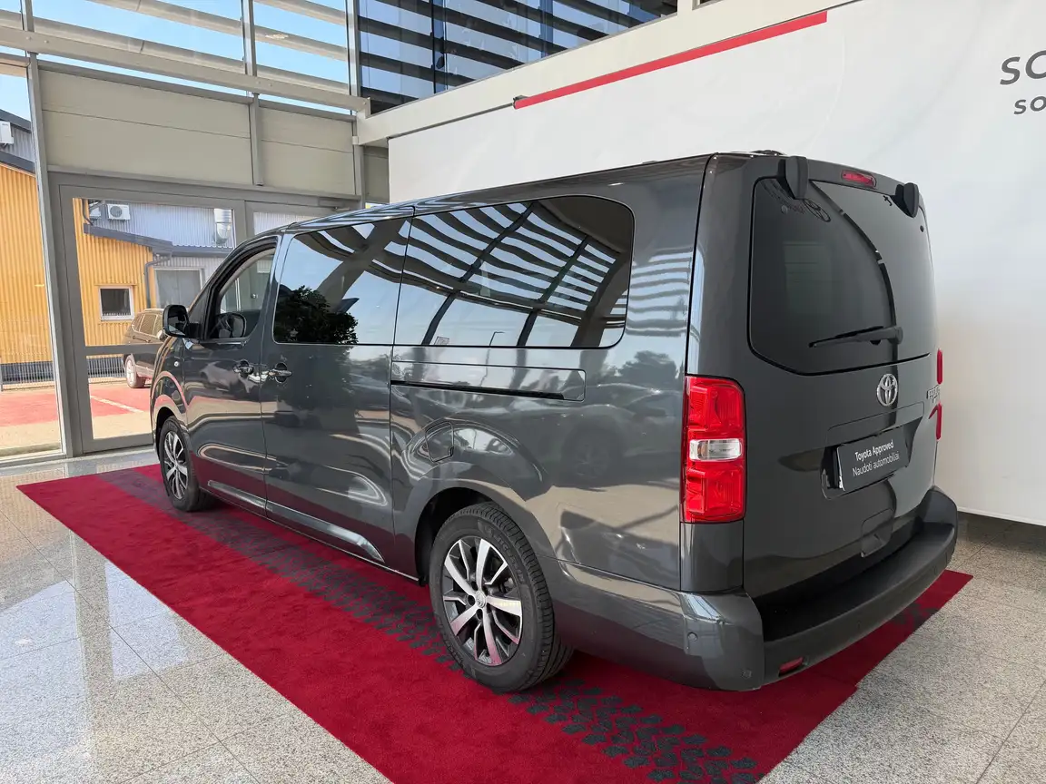TOYOTA PROACE