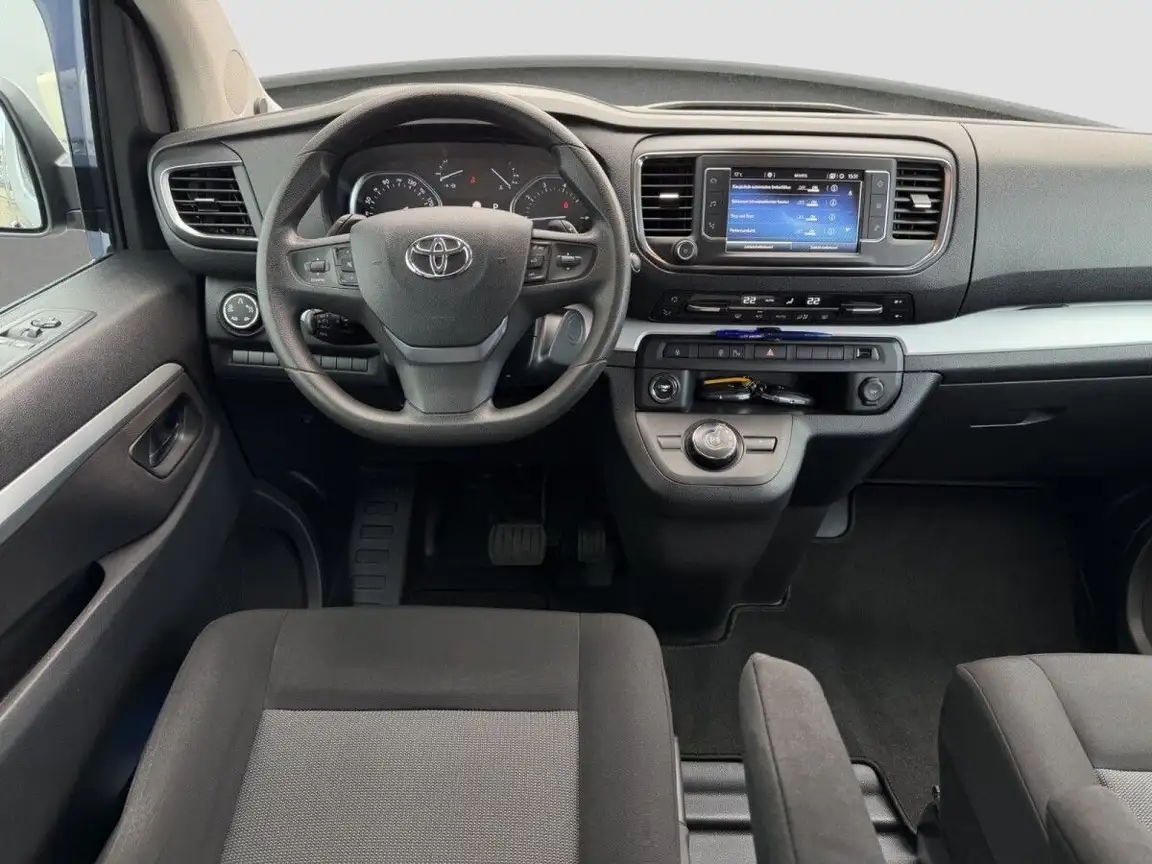 TOYOTA PROACE