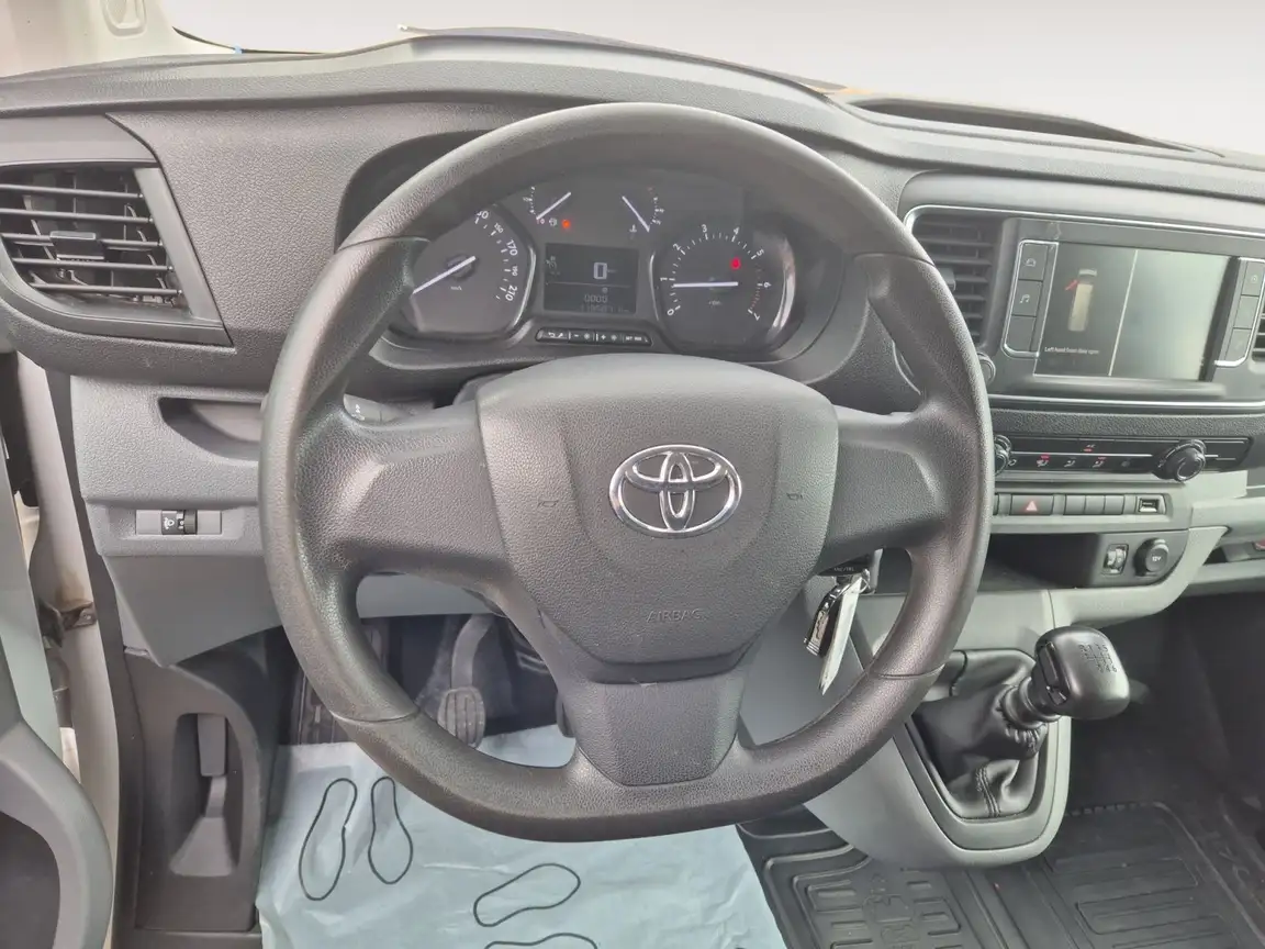 TOYOTA PROACE