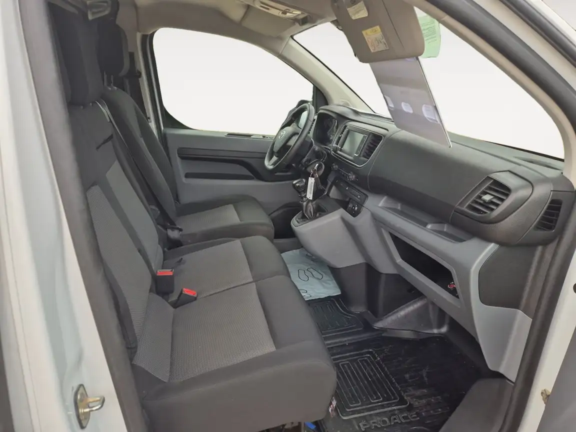 TOYOTA PROACE