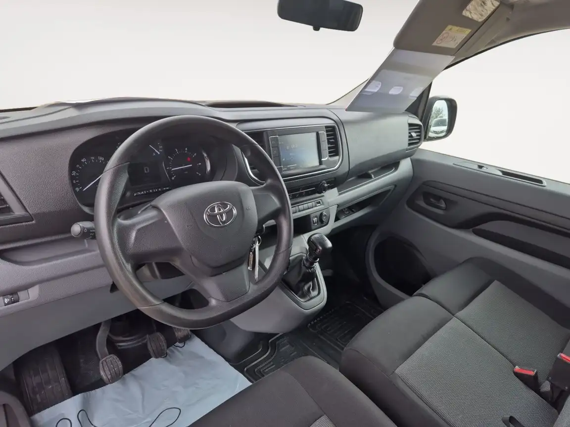 TOYOTA PROACE