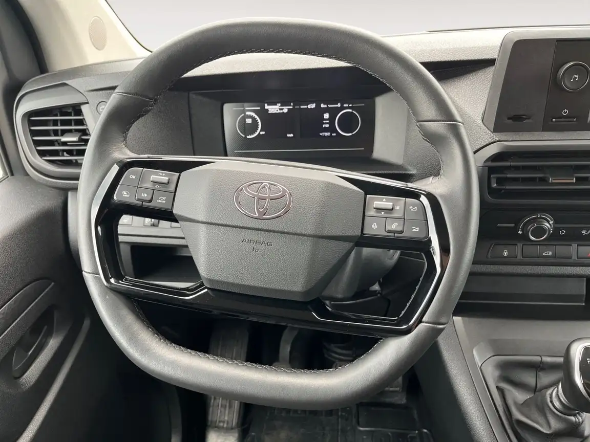 TOYOTA PROACE
