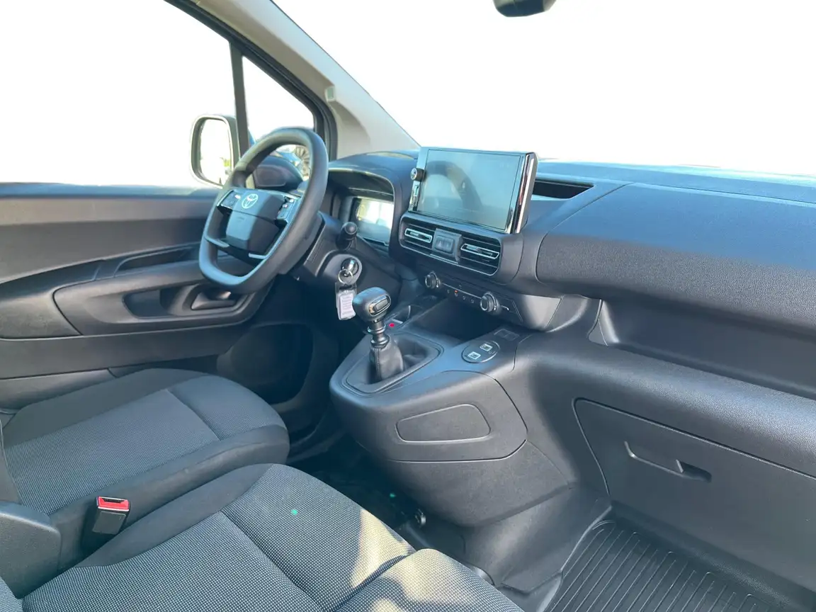 TOYOTA PROACE