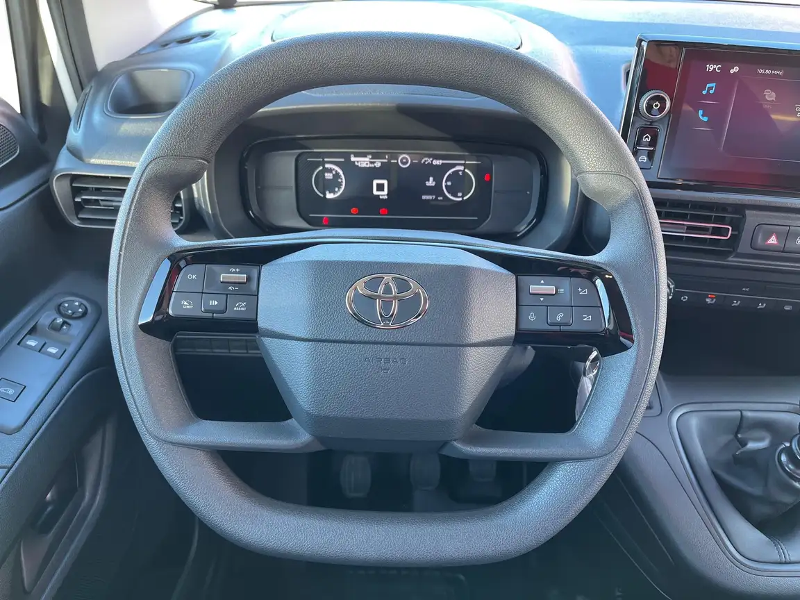 TOYOTA PROACE