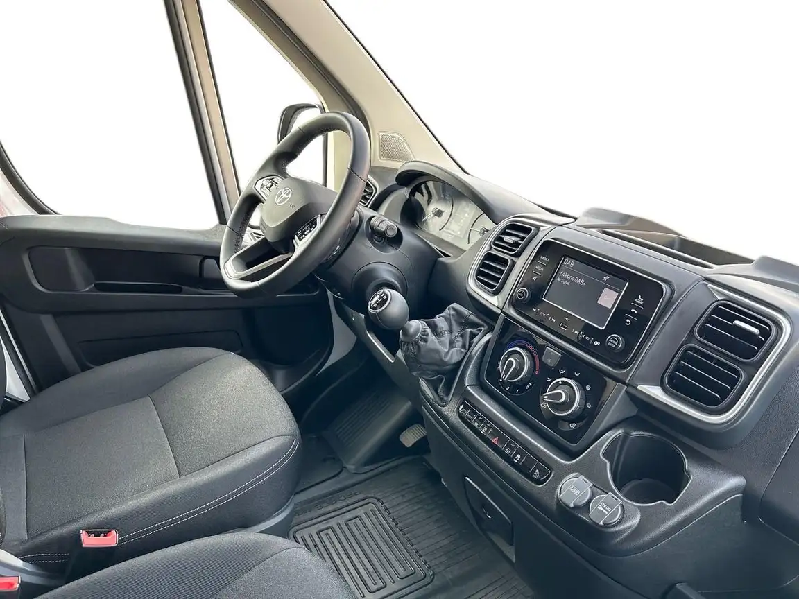 TOYOTA PROACE