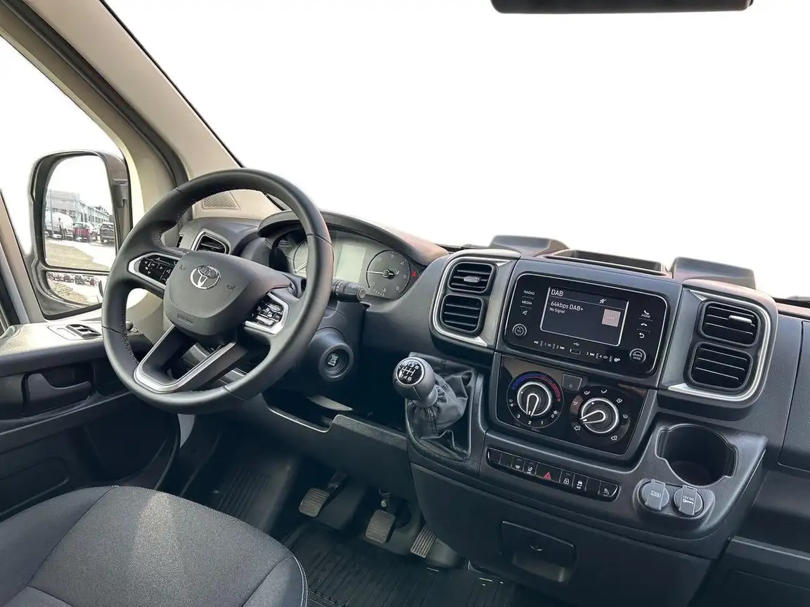 TOYOTA PROACE