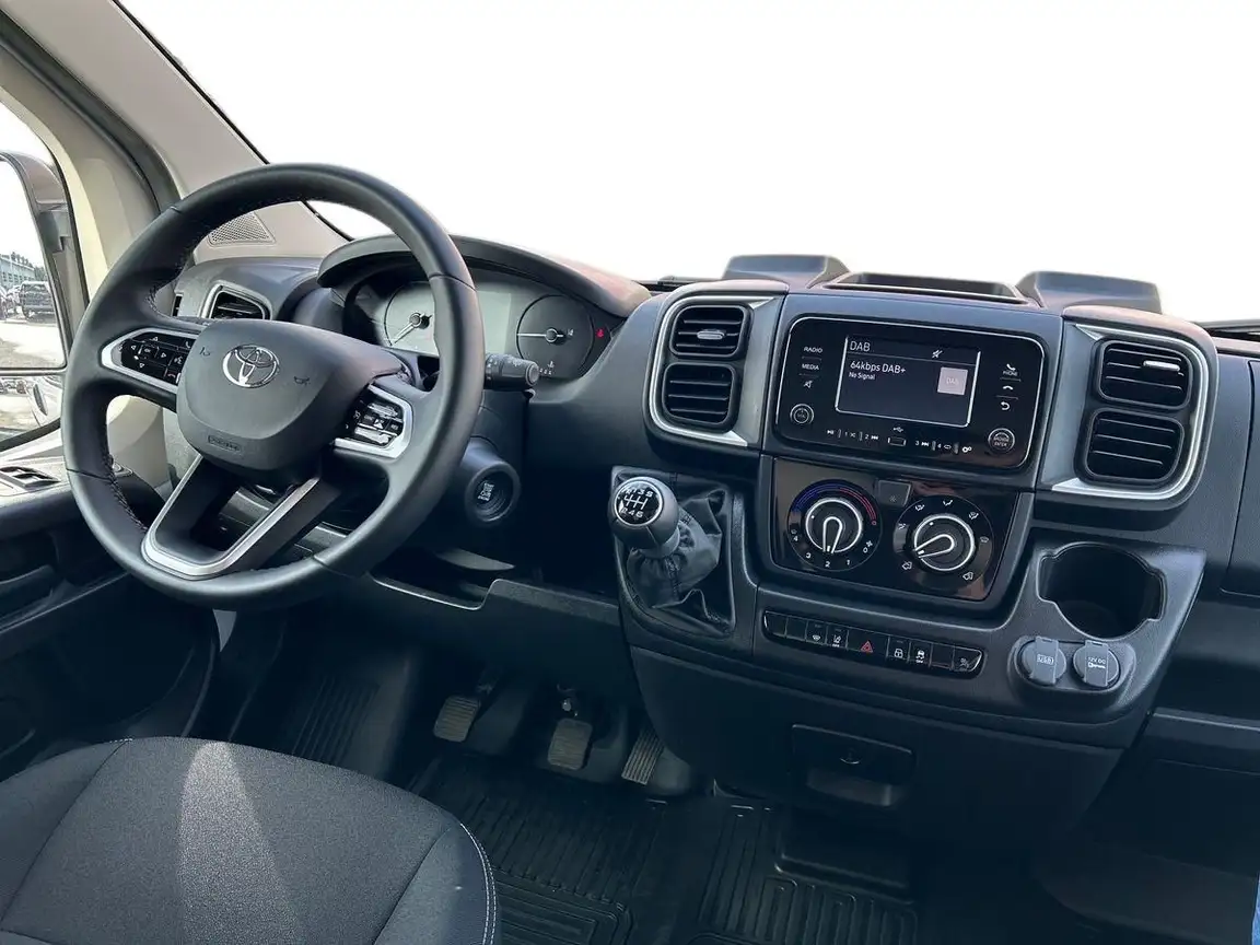 TOYOTA PROACE