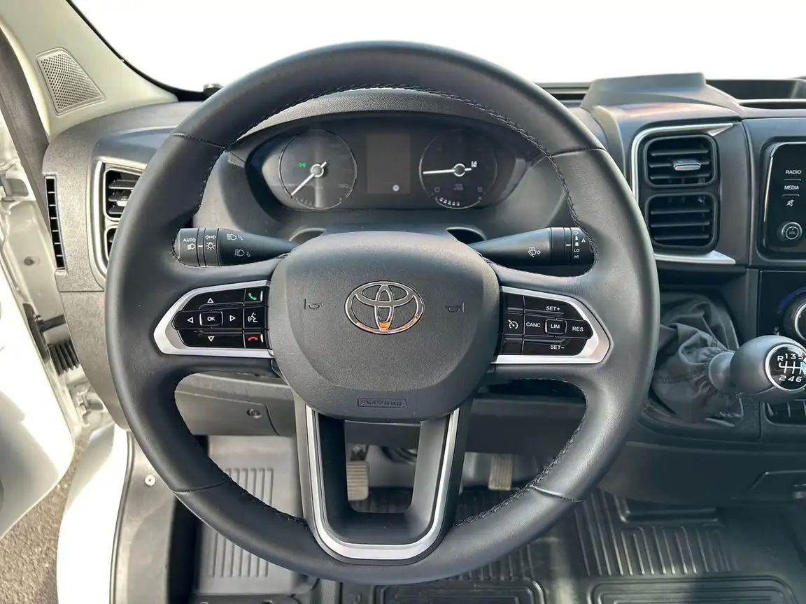TOYOTA PROACE