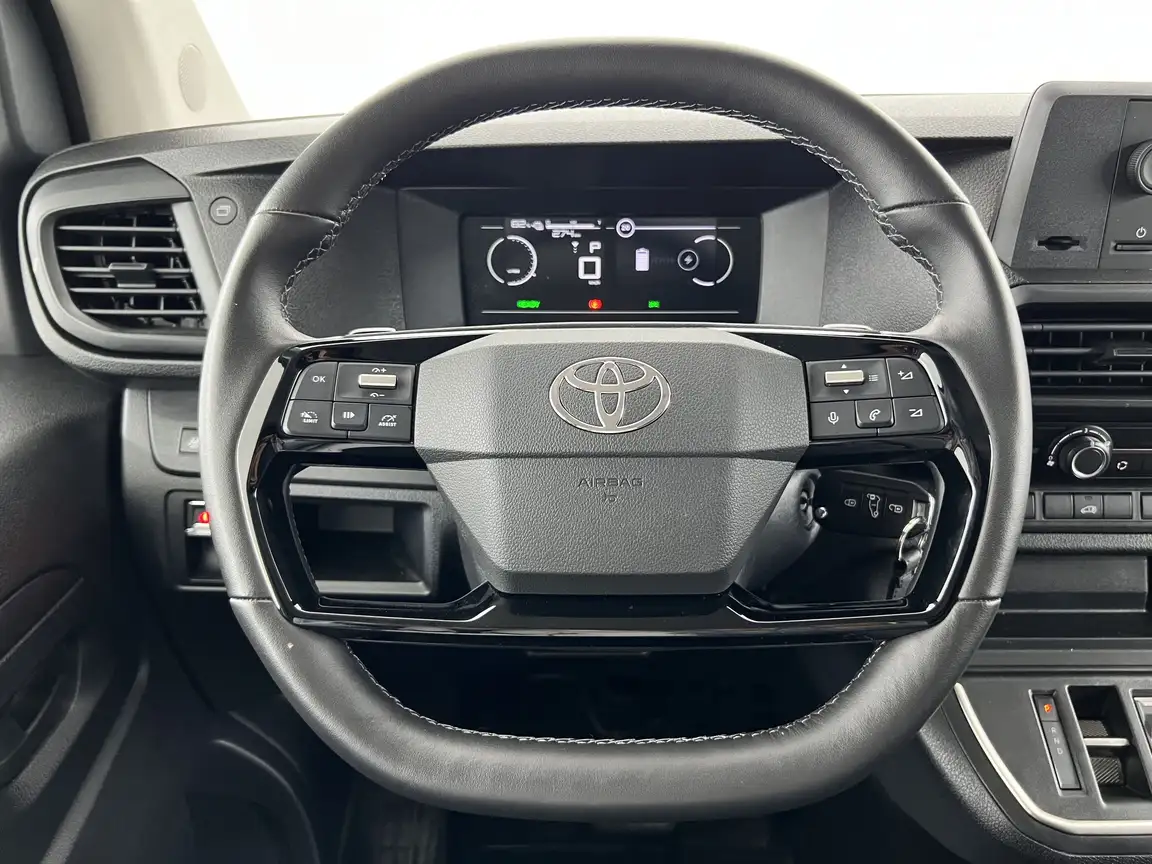 TOYOTA PROACE