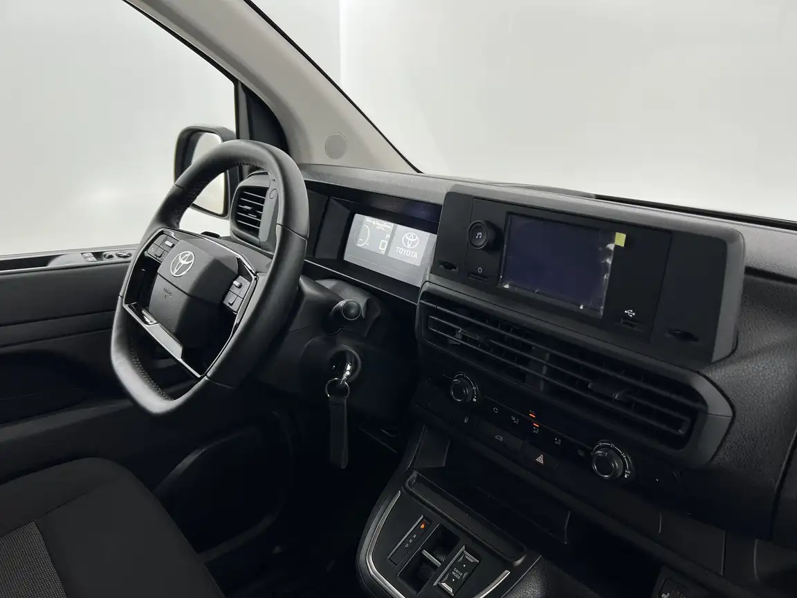 TOYOTA PROACE