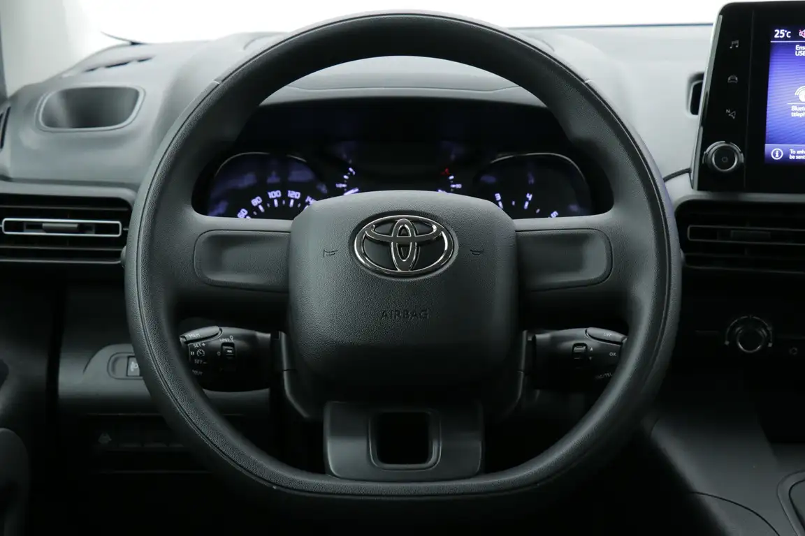 TOYOTA PROACE