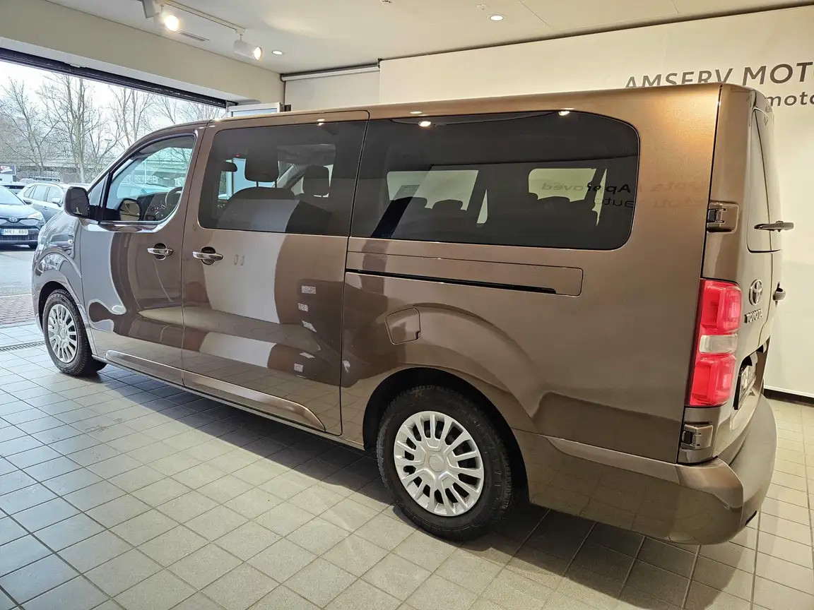 TOYOTA PROACE