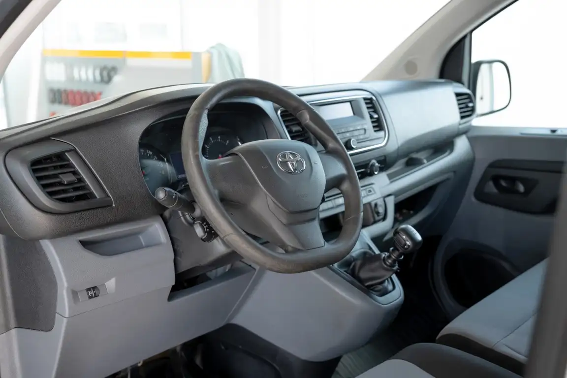 TOYOTA PROACE