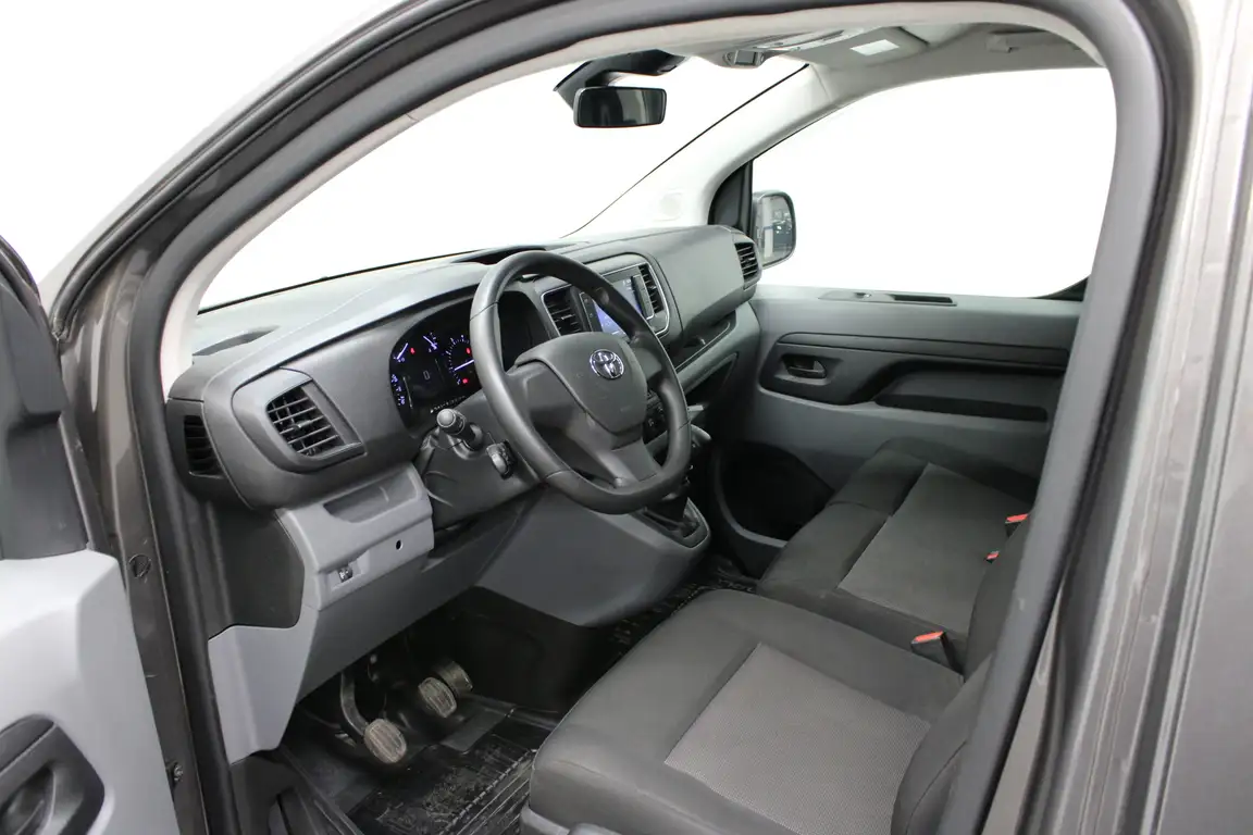 TOYOTA PROACE